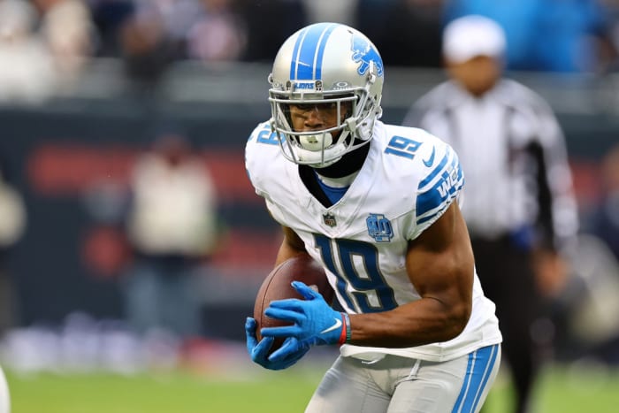 Detroit Lions wide receiver Donovan Peoples-Jones catches a pass against the Chicago Bears.
